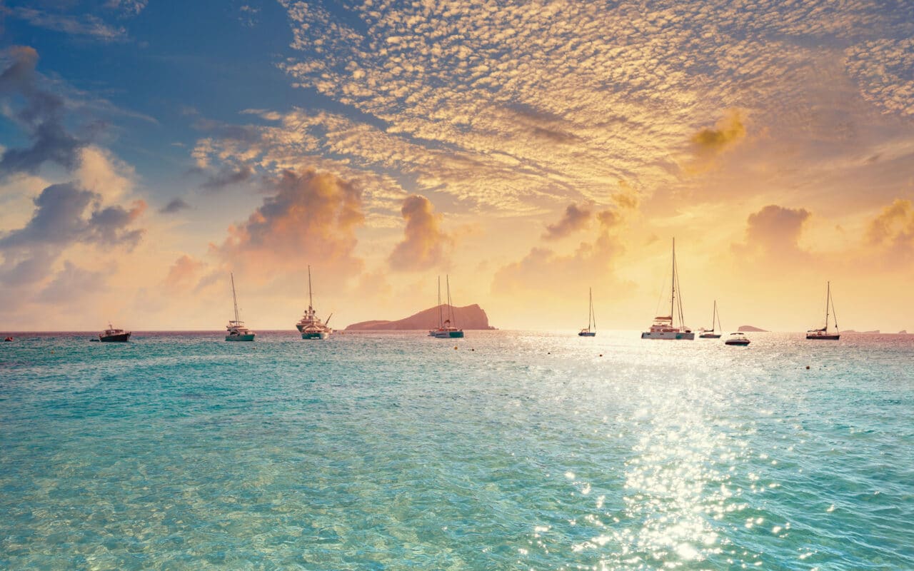 Sit back, we'll do the work! 3 Entdecke Ibiza and Formentera mit dem Boot! Ibiza Formentera Yachtcharter Entdecke Ibiza and Formentera mit dem Boot!